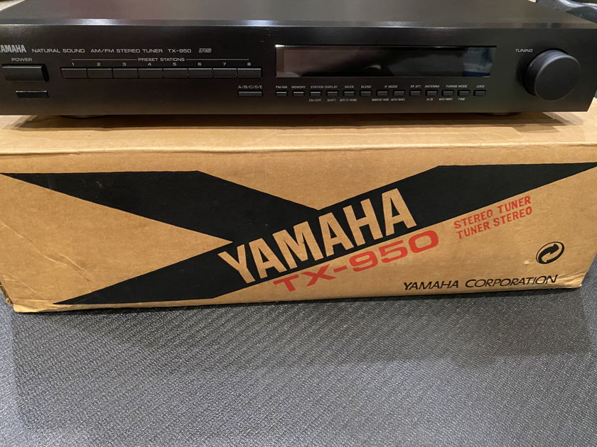 Yamaha TX-950 Natural Sound AM/FM Analog Tuner