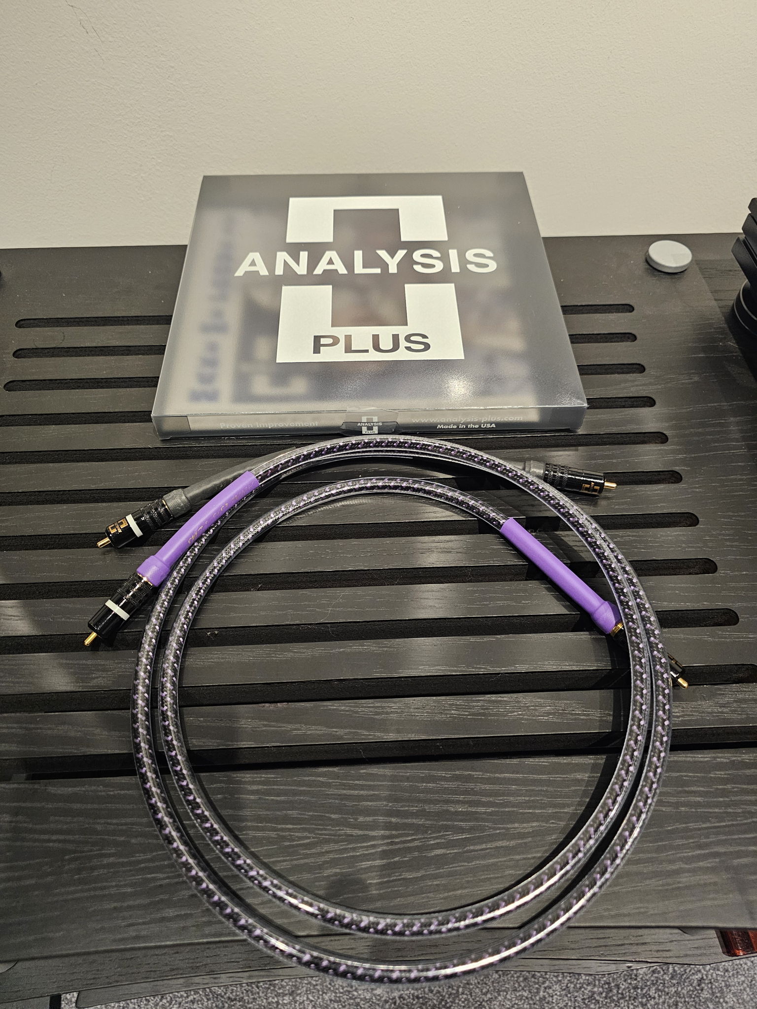 Analysis Plus Inc. Solo Crystal Oval int 1m RCA