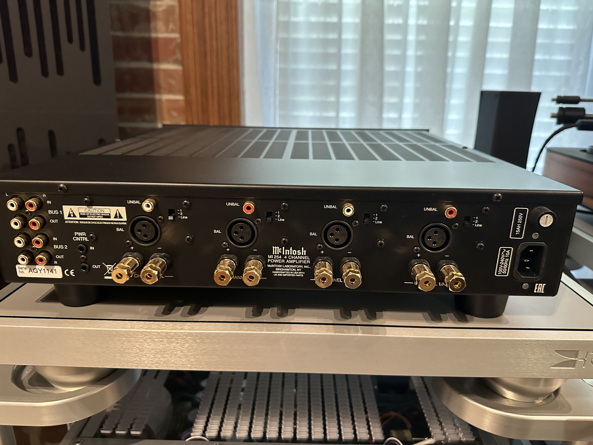 McIntosh MI254 4 channel amp 10