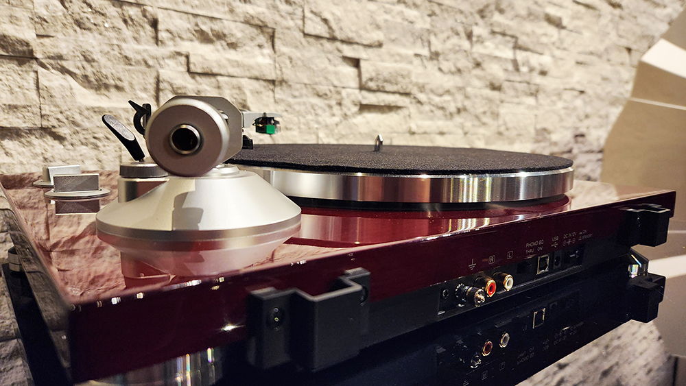 Teac TN-400S Belt-Drive Turntable with Phono Stage and ... 3