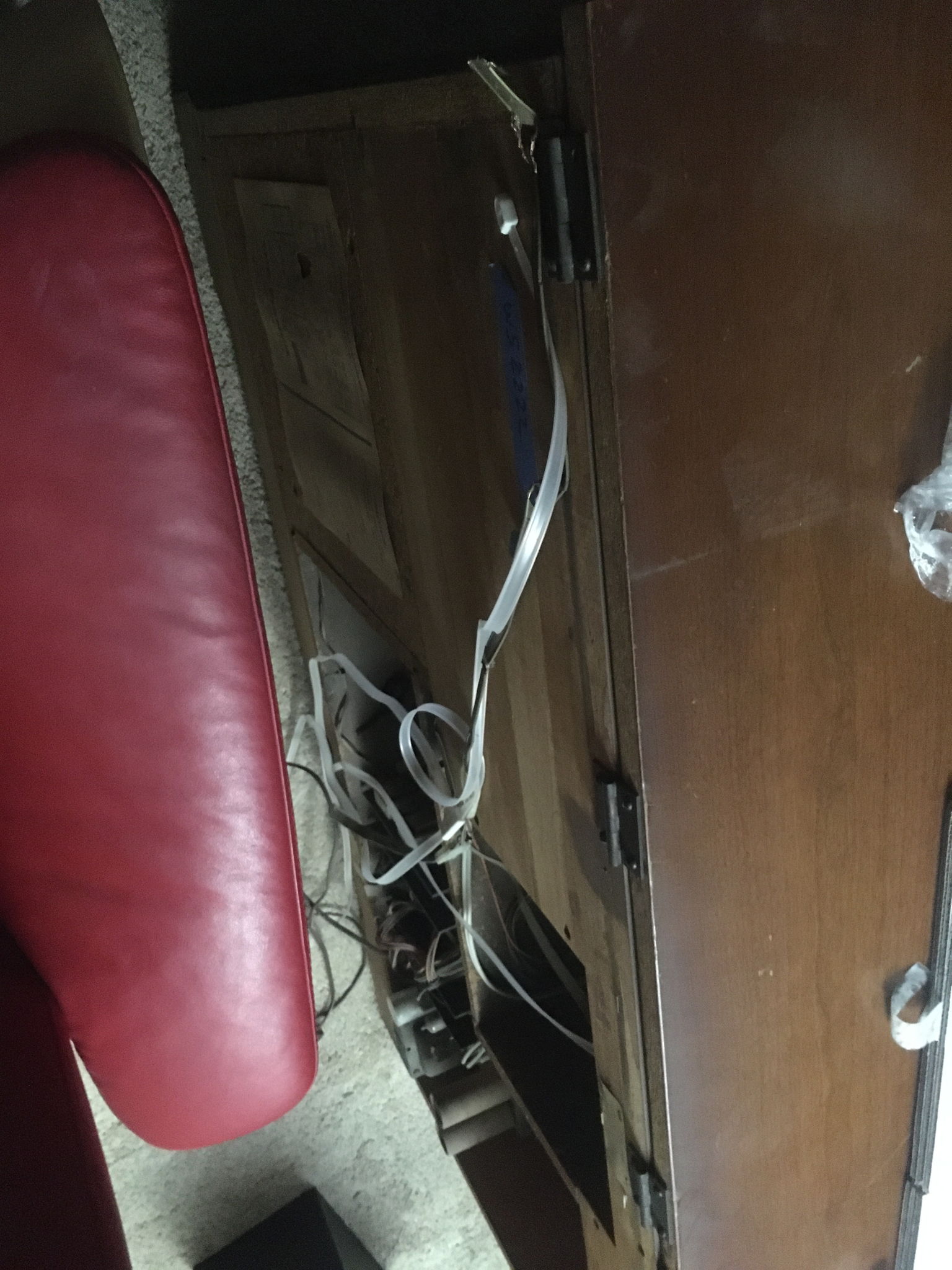 The Fisher Electra VIII console in semi-working conditi... 12