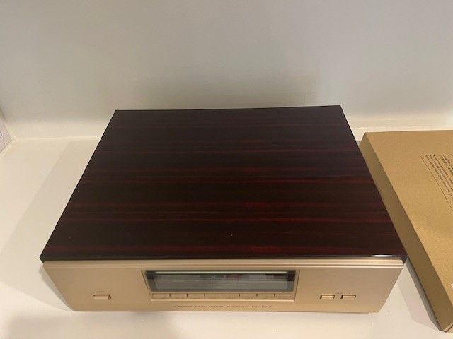 Accuphase DC-1000 10