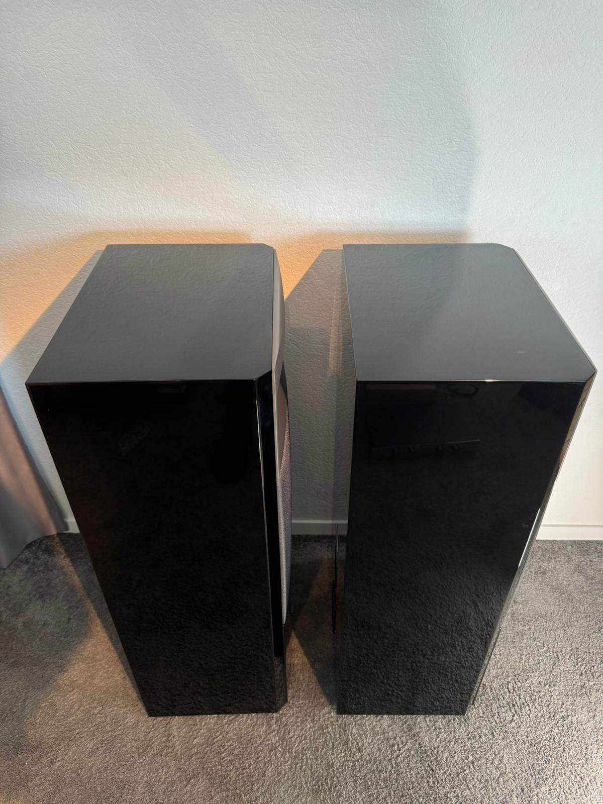 JBL S4700 speakers in black gloss from summer 2025 3