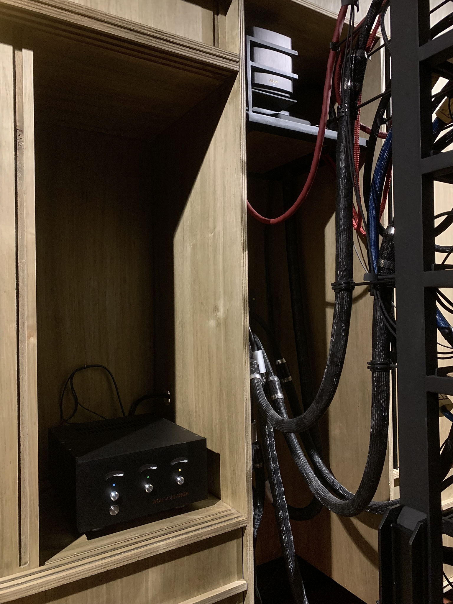 The power supply for the WVL Chicago has been located in a vented cabinet equidistant between the speakers for greater ease of separation with the speaker cables, and with close proximity to the dedicated and unfiltered main power outlets.