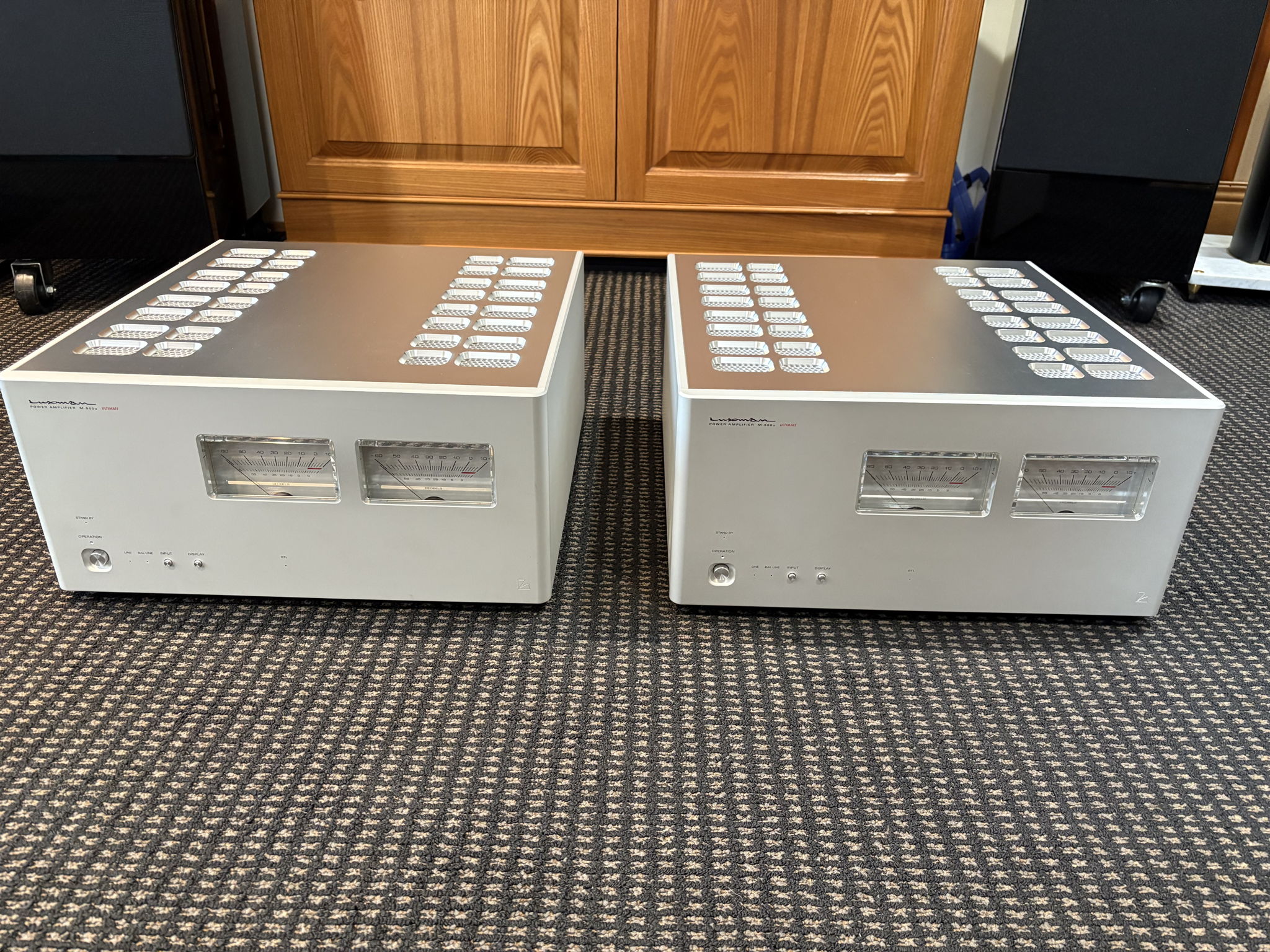 Luxman M900U Mono Amplifiers in Silver