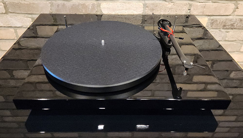 Pro-Ject Debut lll Phono SB in Gloss Black w/ Ortofon O...