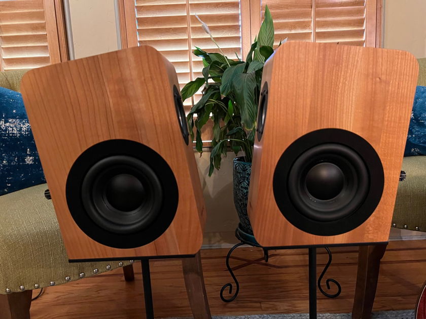 Boenicke Audio W5 - Gorgeous Cherry Finish, with Stands