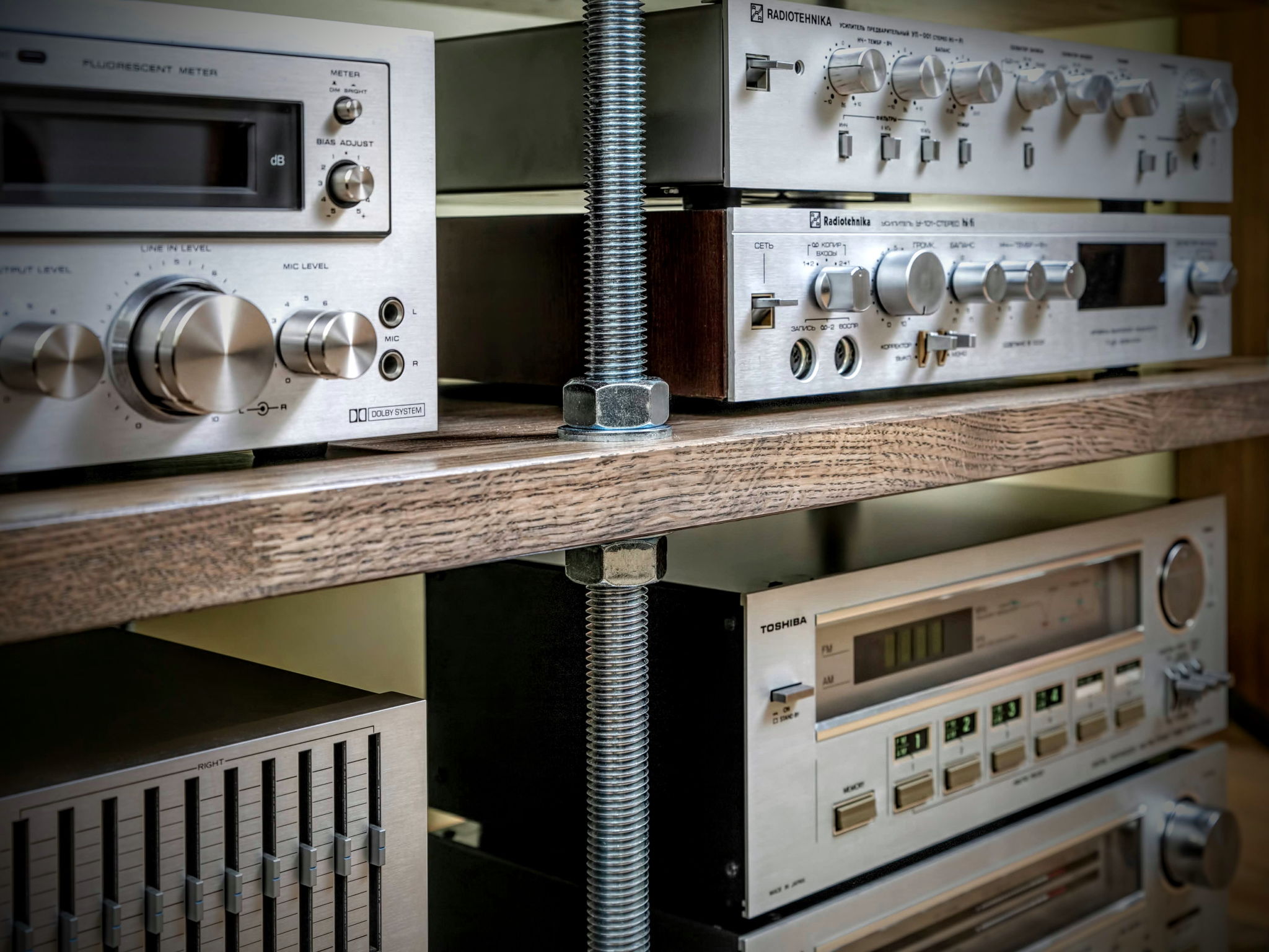 Audio rack with adjustable oak shelves 6