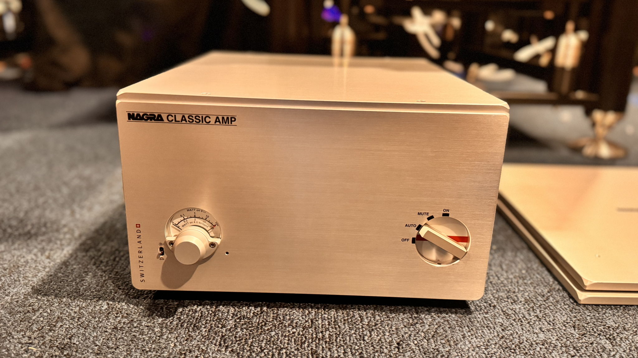 Nagra Classic Amplifier With Isolation Base