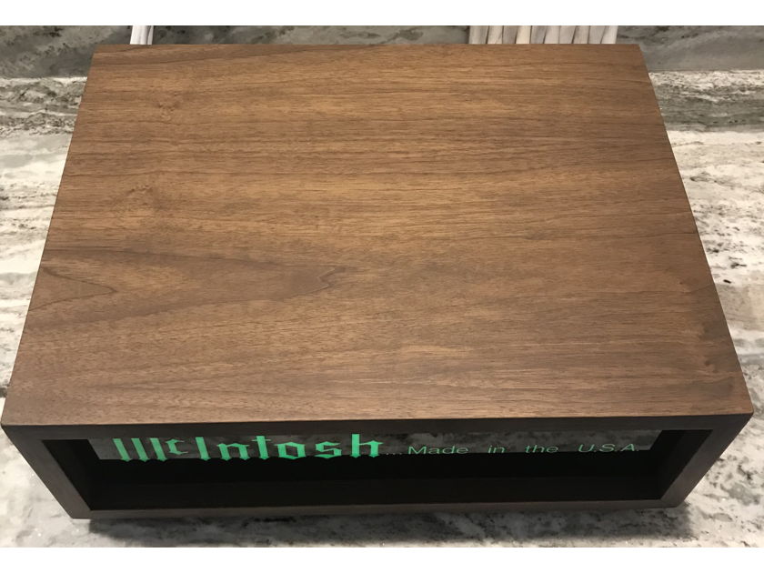 McIntosh R778 Glass/custom sign in walnut cabinet. Trade deal for Mc D150?