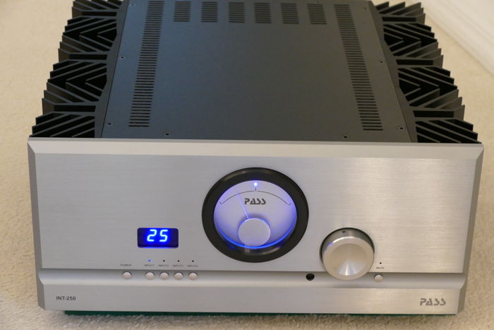 PASS LABS INTEGRATED AMPLIFIER INT 250 – MINT CONDITION