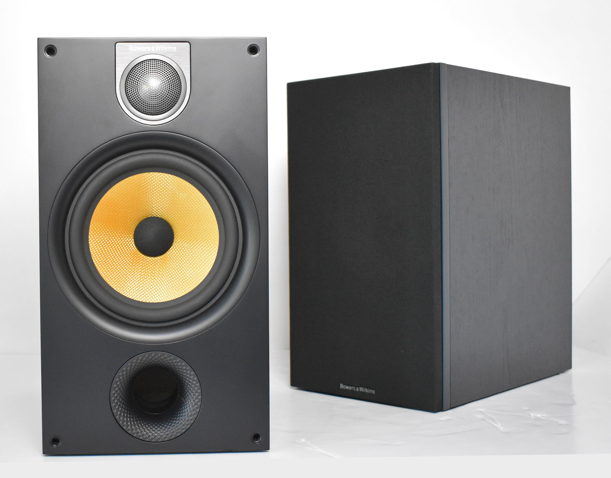 B&w bookshelf best sale speakers 685