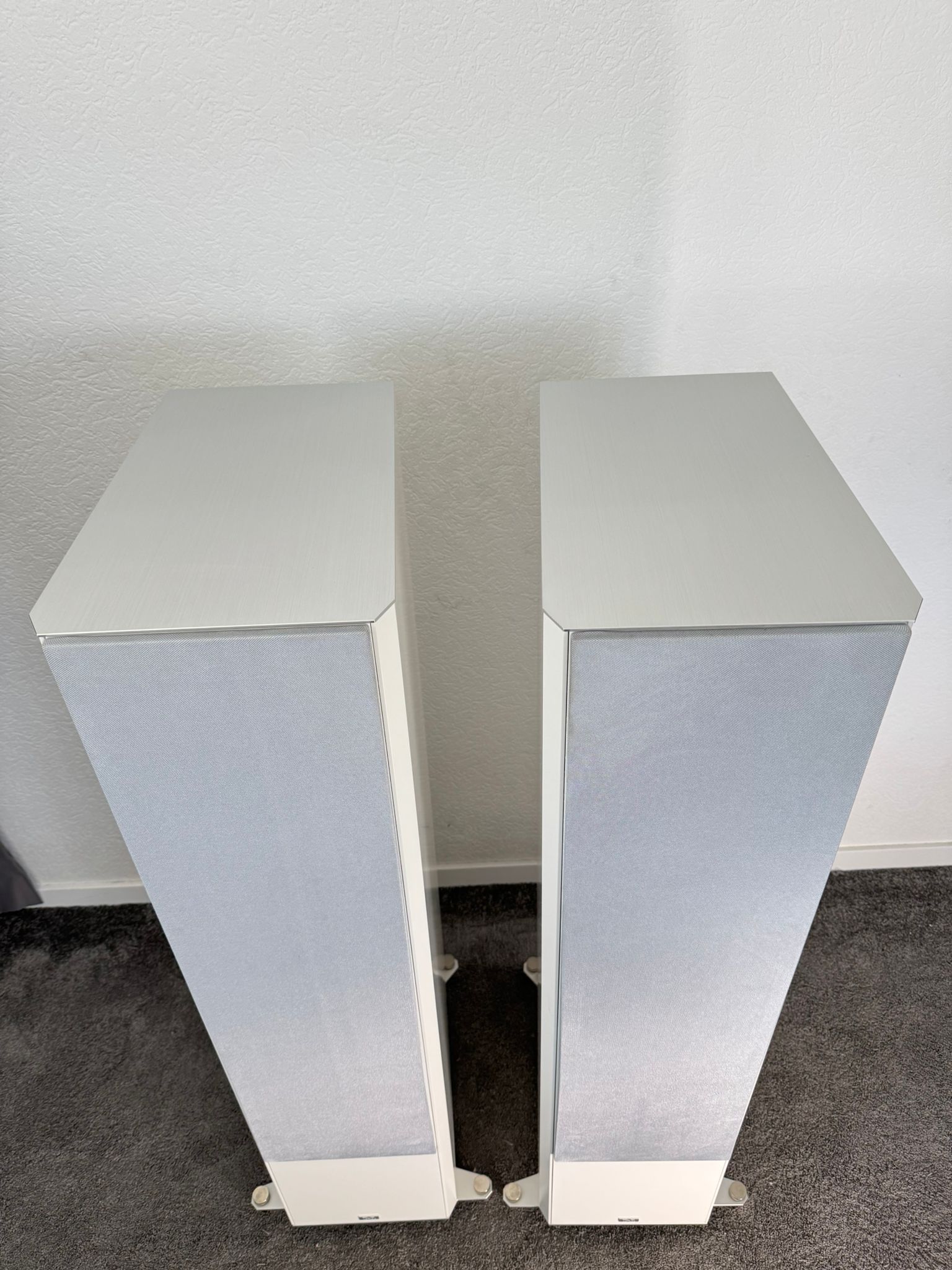 T+A Elektroakustik Criterion S 2200 CTL speakers in white 8