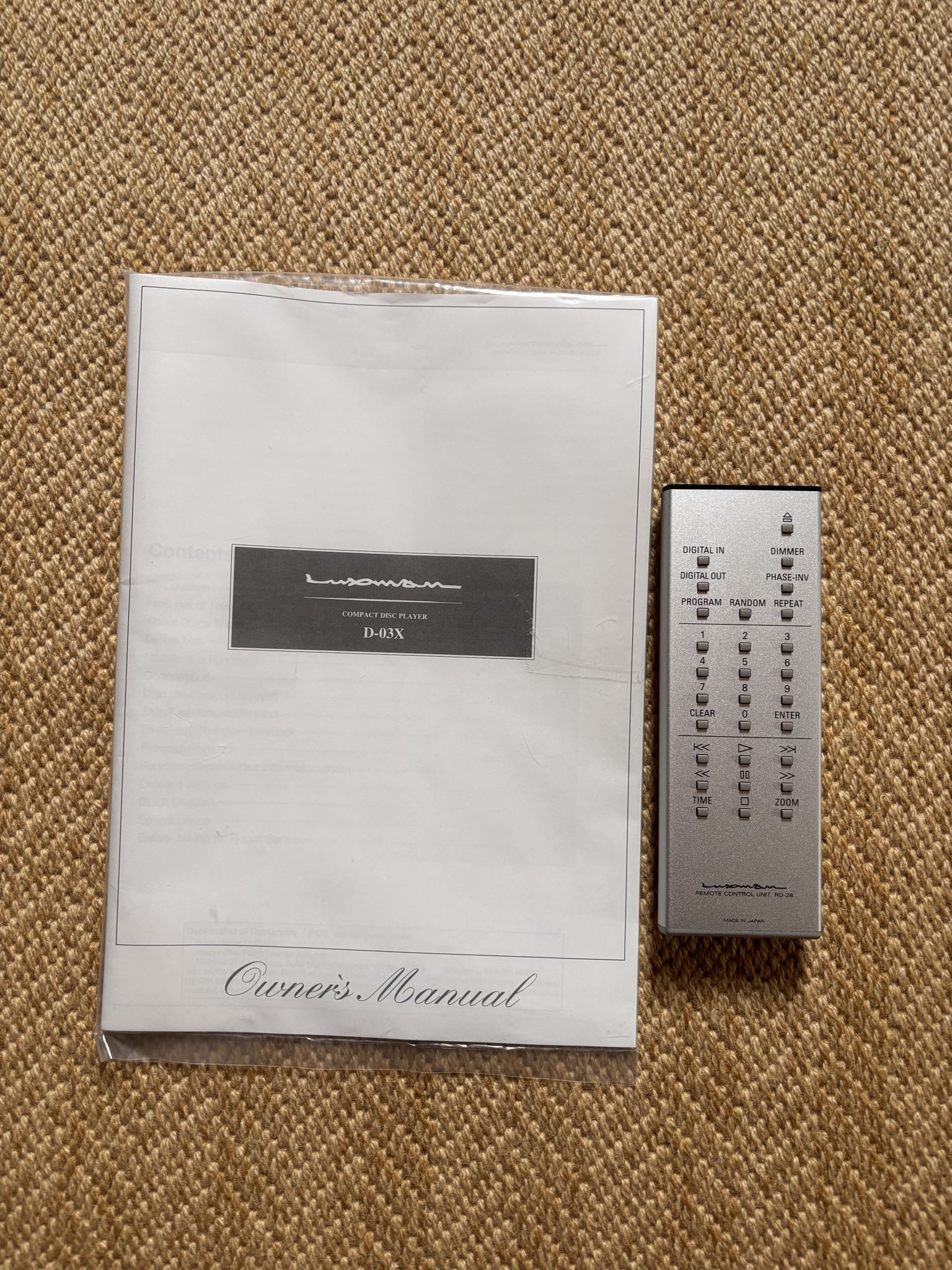 Luxman D-03X CD PLAYER with DAC 9