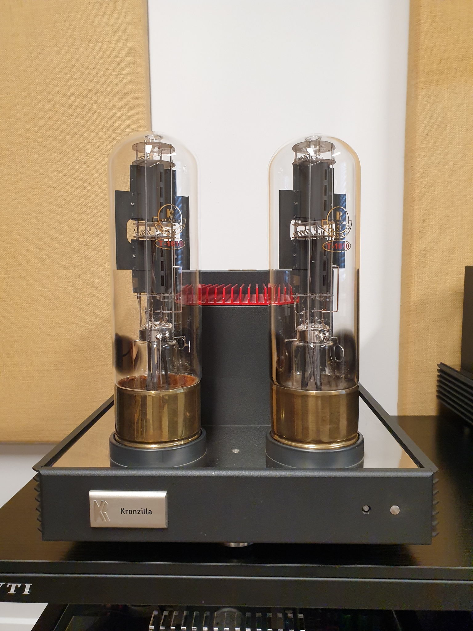 KR Audio Kronzilla DM 8