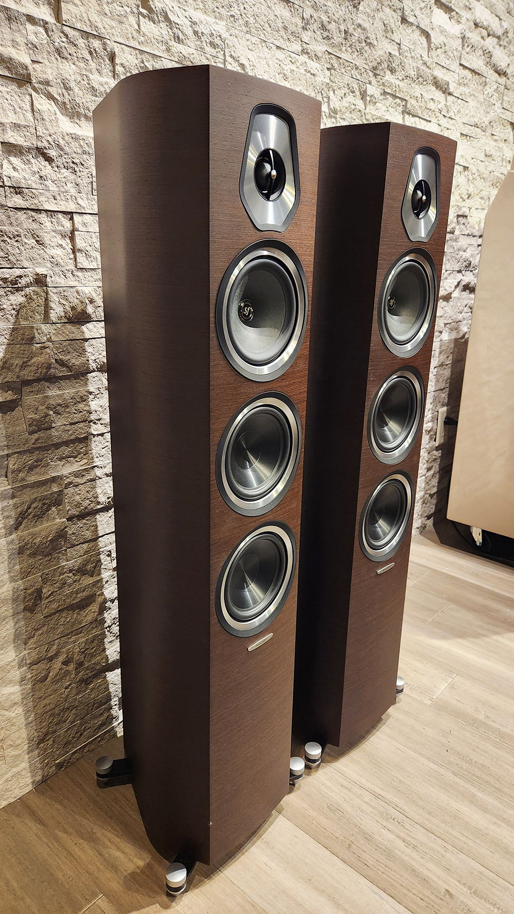 Sonus Faber Sonetto III - Elegant Italian Slim Floorsta... 2