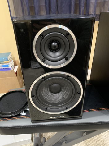 Wharfedale Diamond 225 black bookshelf speakers