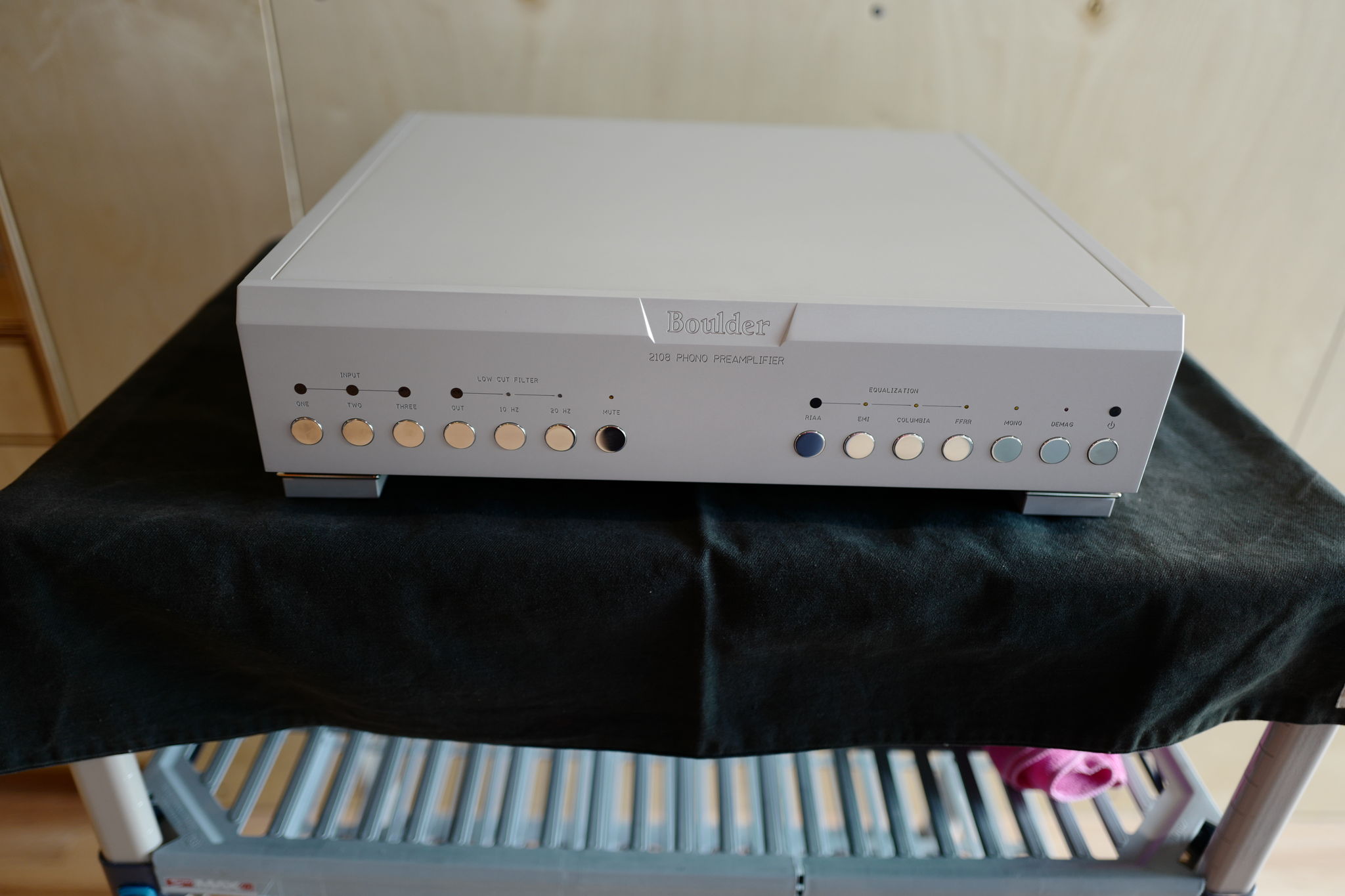 BOULDER 2108 PHONO PREAMPLIFIER WITH BOULDER 2100 POWER... 2